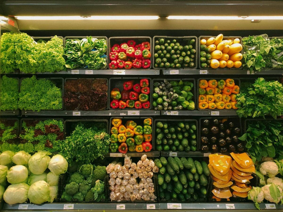 Pourquoi 30% de vos fruits et légumes finissent à la poubelle avant même d'arriver en rayon ? Enquête sur le système UE