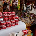 Coca-Cola au Mexique: comment la marque a conquis l’Amérique latine et pourquoi le soda y est parfois moins cher que l’eau (...et l'addiction au sucre!) Coca Cola au Mexique comment la marque a conquis l’Amérique latine et pourquoi le soda y est parfois moins cher que l’eau