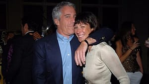 jeffrey epstein ghislaine maxwell Ghislaine Maxwell est arrêtée en 2020, jugée en 2021 et condamnée en 2022 à 20 ans de prison jeffrey epstein ghislaine maxwell Ghislaine Maxwell est arrêtée en 2020, jugée en 2021 et condamnée en 2022 à 20 ans de prison